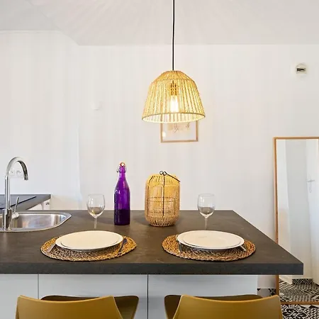 Charming Typical In The Heart Of Vieux Ac Apartment